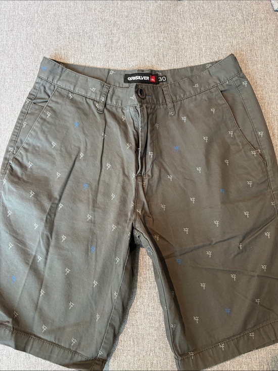 Quiksilver Other - Quiksilver Gray Palm-Print Men's Chino Shorts